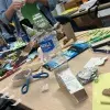Estudiantes de PrepaTec Tampico armando la maqueta de su proyecto sustentable en Singapur