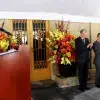 Directivos durante la guardia de honor en el Panteón del Carmen.