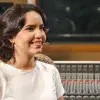 Sofía Casteba posa en estudio de grabación musical en el campus Monterrey