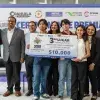 Estudiantes en la premiación de concurso estatal de cortometrajes
