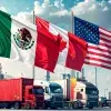 Banderas de México, Estados Unidos y Canadá en un entorno industrial hacen referencia al T-MEC