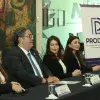 Directivos en evento de entrega del Distintivo ALVA