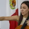 Valeria practicando violonchelo