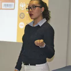 Alumna de Semestre i expone propuestas a miembros del Grupo Chedraui 