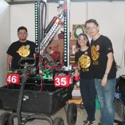 Equipo de Botbusters, de la PrepaTec Eugenio Garza Sada