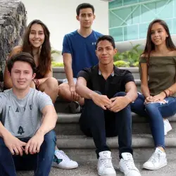 Alumnos ganadores de la beca "Jóvenes en Acción"