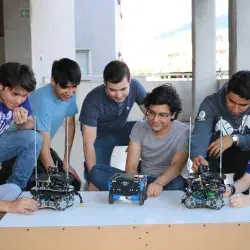 Alumnos de RoBorregos que compiten en la RoboCup 2018, en Canadá