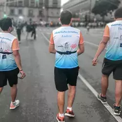 Corre maratón para apoyar a joven que lucha contra el cáncer