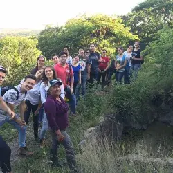 Alumnos de IBT en su visita a Santa Rosa Jauregui 