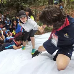 Actividad de liderazgo en el campamento
