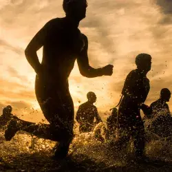 imagen de triatletas corriendo