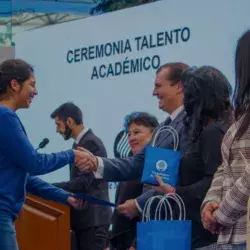 Alumnos reciben reconocimiento gracias a su distinguido desempeño académico