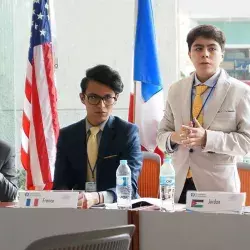 Christian durante un debate de MUN