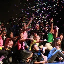 En el último acto, celebrando su gran actuación. 
