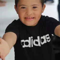 Niño con discapacidad en IntegraTec, aprendiendo inclusión en Tec Campus Irapuato