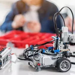 Lleva RobotiX a las escuelas públicas y privadas cursos y experiencias de tecnología.