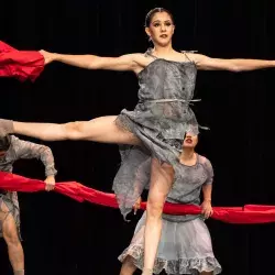 Mariana Rodríguez bailando en competencia