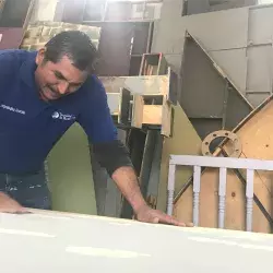 Jorge realizando su trabajo 