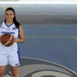 Andrea en las canchas de basquetbol