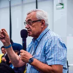 Doctor Alexander Poznyak impartiendo una conferencia en LASIRS, en el Tec Campus Tampico