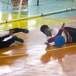 Foto tomada de medios INPODE. Isaac y Nazareth compitieron en la final de GoallBall nacional en Colima