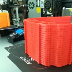 A partir de impresoras 3D alunos lograron producir caretas para donación
