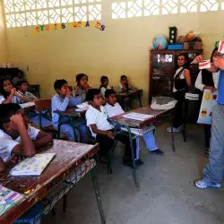 Estudiantes del Tec elaboran y donan caretas para escuelas públicas