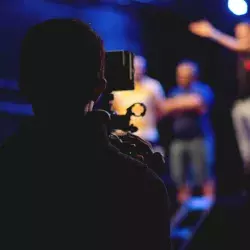 Estudiantes Tec trainees de producción en película Locas por el Cambio