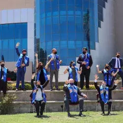 Vuelven al campus para su foto de generación