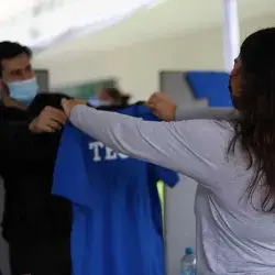 Mentores del Tec entregaron playeras a estudiantes del Tec Guadalajara.