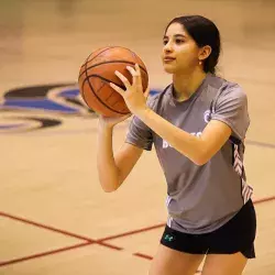 ¡Vuela a la canasta! Destaca alumna de PrepaTec en basquetbol