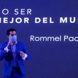 Rommel dando conferencia