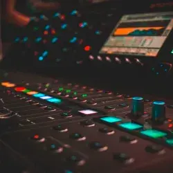 Egresados de Tec Santa Fe realizan posproducción de sonido de película