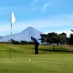 Estudiante de PrepaTec Colima gana segundo lugar en gira de golf GADO