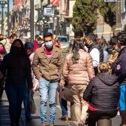 Expertos en salud advierten que ante la transmisibilidad de Ómicron el país pudiera tener un 50% de infectados