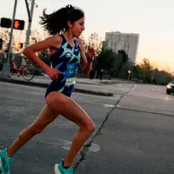 ¡Impone marca mexicana! egresada de Santa Fe hace historia en los 10K