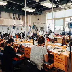 Aprenden a crear joyería en taller de joyería del Tec Guadalajara.