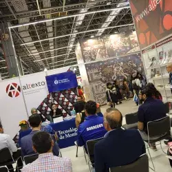 Presentan libro universidad cocredora del futuro en la FIL Guadalajara.