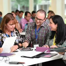 Dejando huella es una iniciativa que reconoce a profesores y profesoras por el impacto en la vida profesional y personal de quienes fueron sus estudiantes.