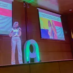 Profesora-Aniko-en-ponecia-Multiculturalidad