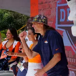 Denver Broncos presentan pick durante la sexta ronda del NFL Draft en Tec campus Santa Fe