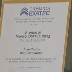 Placa de Juan Carlos Díaz Garmendia por su Premio al Mérito EXATEC