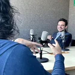 Sociedad Migrante es un podcast producido por el catedrático Andrés Barradas.