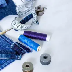 Profesora campus Monterrey crea emprendimiento Aeterna, basado en moda sostenible.
