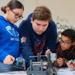 Tec Robotics enseñando tecnología a niños de Saltillo