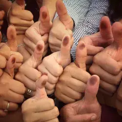 Estudiantes apoyan en conteo de voto en el extranjero