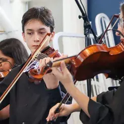 Emilio durante su presentación en la graduación de Profesional de Junio 2024