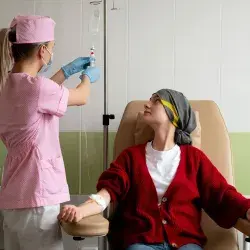 ¡Con glóbulos blancos! Alumna Tec desarrolla terapia contra el cáncer