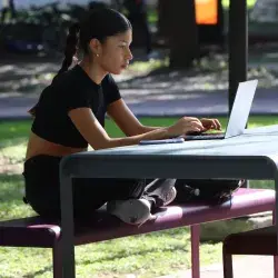 Estudiante de campus Monterrey en Primer Día de Clases.