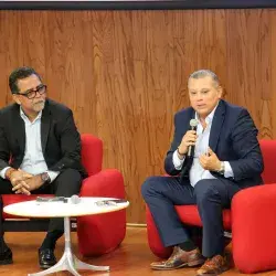 Consejos para emprender, jóvenes de PrepaTec Guadalajara dialogan con empresario guatemalteco.